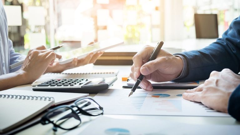 Why Should Your Business Invest in Professional Bookkeeping Services