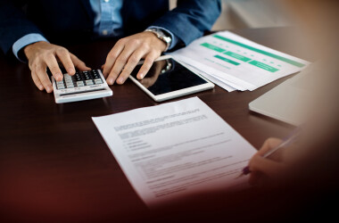 Client meeting Dubai VAT consultant for tax planning discussion